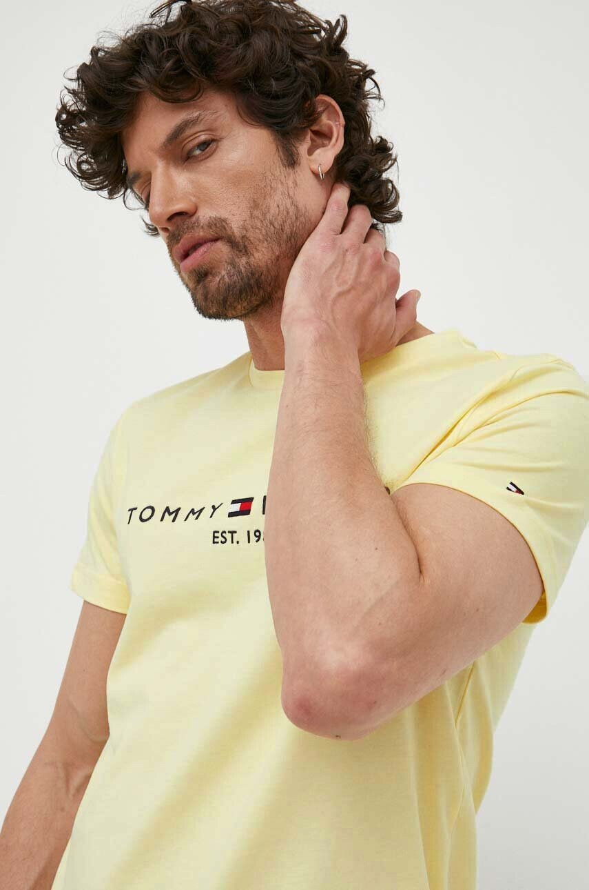 Tommy Hilfiger Памучна тениска в жълто с десен - Pepit.bg