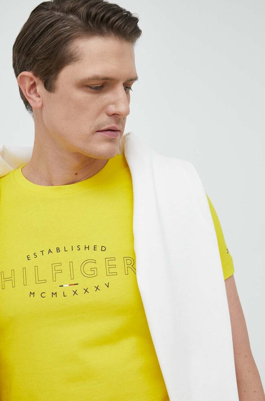 Tommy Hilfiger Памучна тениска в жълто с принт - Pepit.bg