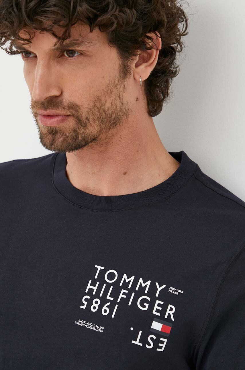 Tommy Hilfiger Памучна тениска в тъмносиньо с принт - Pepit.bg