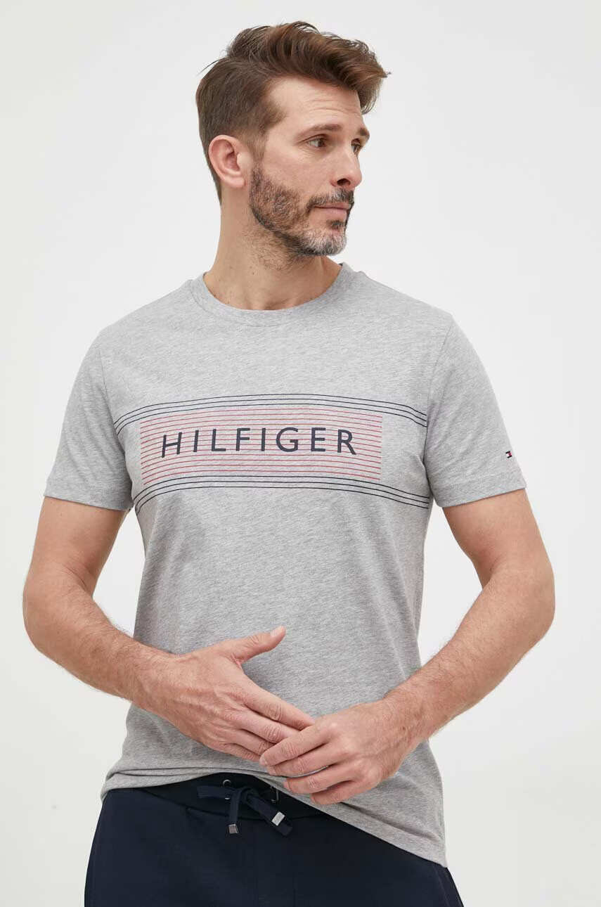 Tommy Hilfiger Памучна тениска в сиво с принт - Pepit.bg