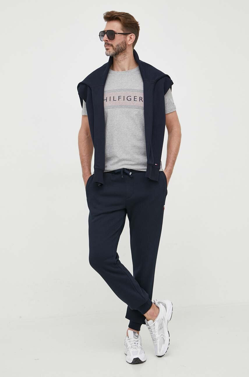 Tommy Hilfiger Памучна тениска в сиво с принт - Pepit.bg
