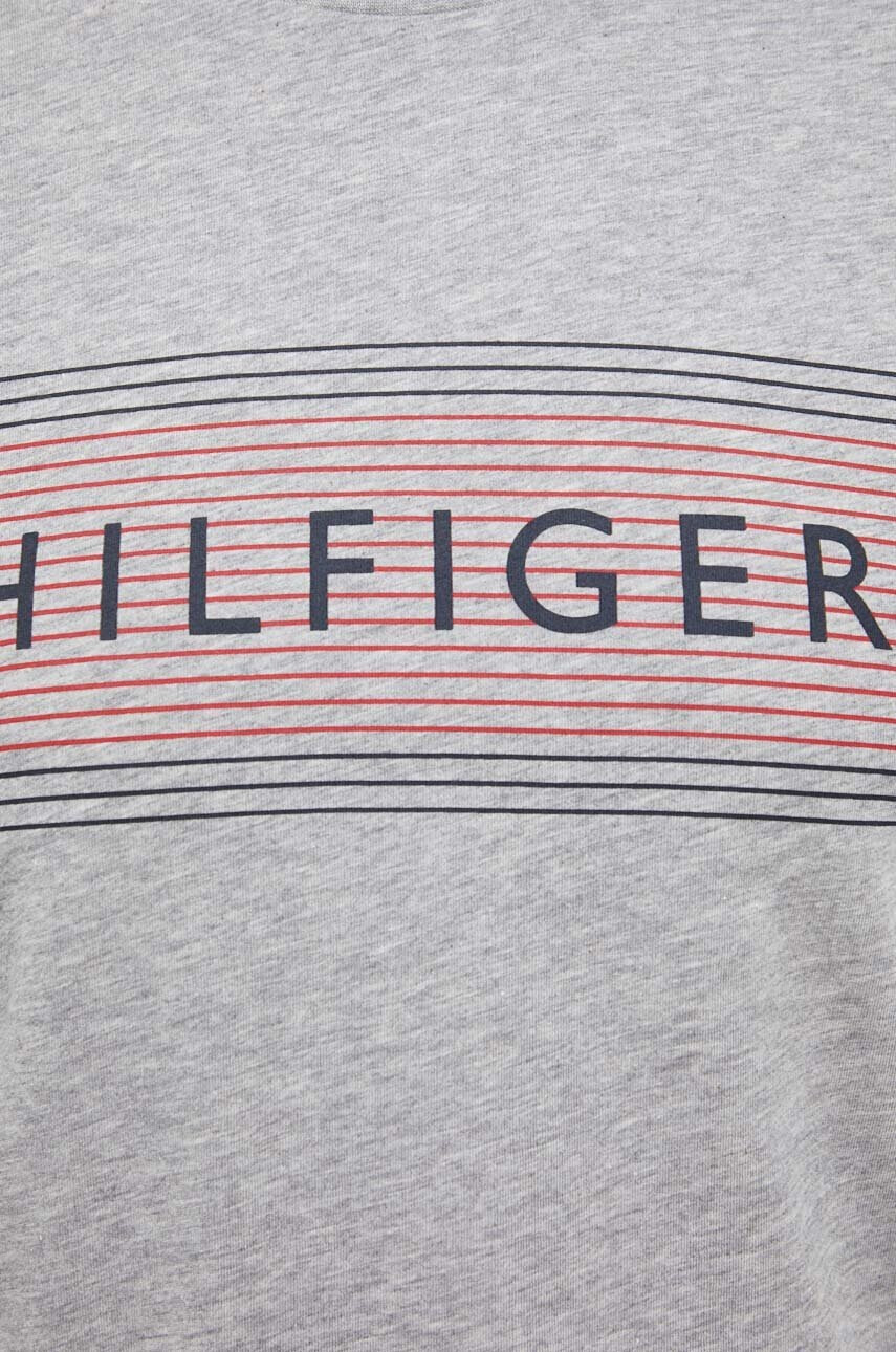 Tommy Hilfiger Памучна тениска в сиво с принт - Pepit.bg