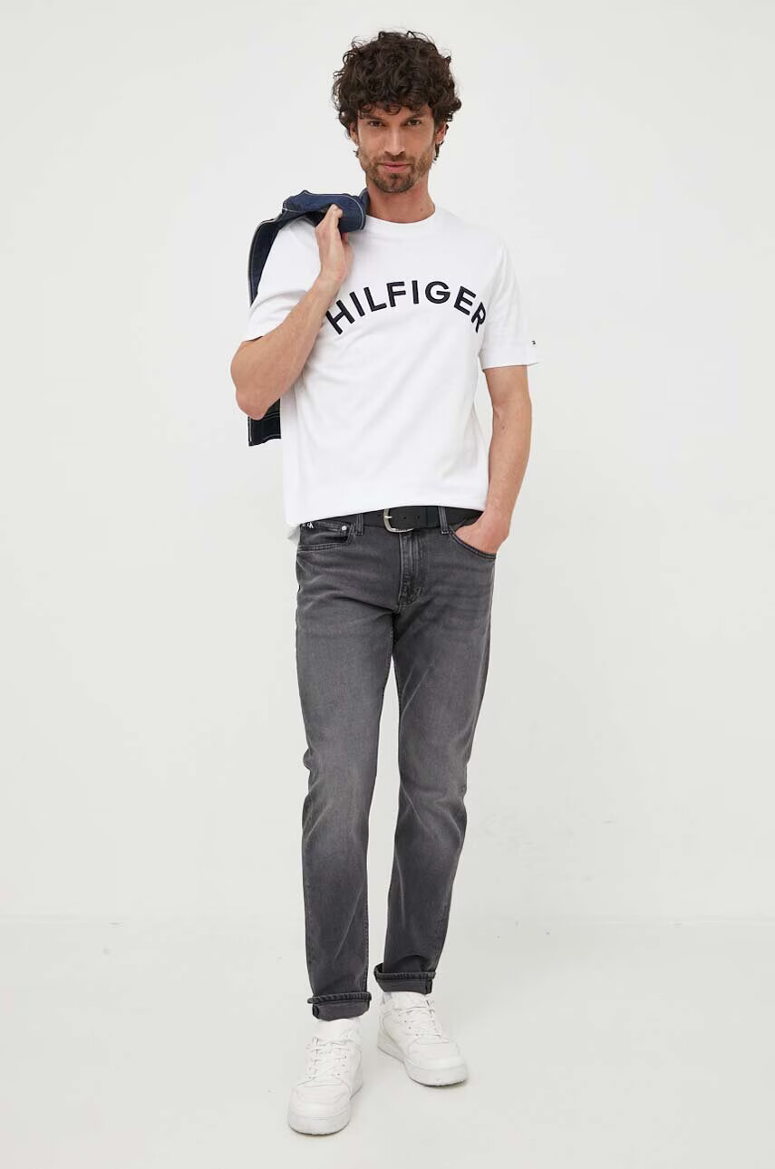 Tommy Hilfiger Памучна тениска в бяло с десен - Pepit.bg