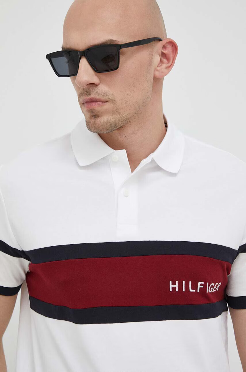 Tommy Hilfiger Памучна тениска с яка в бяло с десен - Pepit.bg