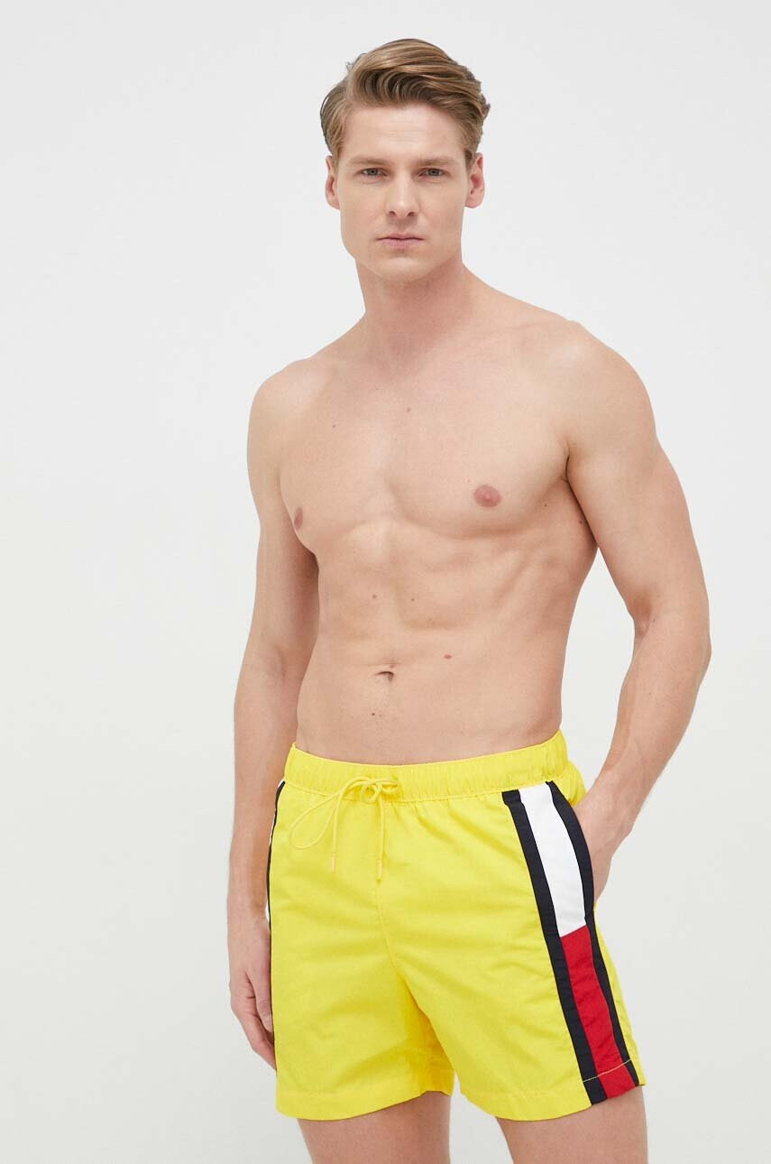 Tommy Hilfiger Плувни шорти в жълто - Pepit.bg