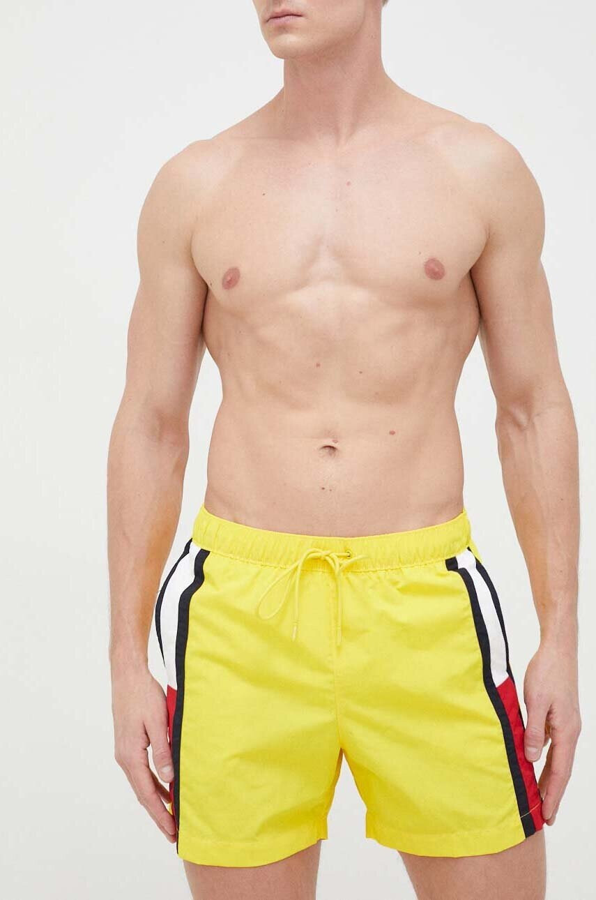 Tommy Hilfiger Плувни шорти в жълто - Pepit.bg