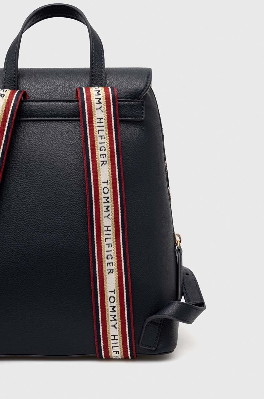 Tommy Hilfiger Раница в тъмносиньо малък размер с изчистен дизайн - Pepit.bg