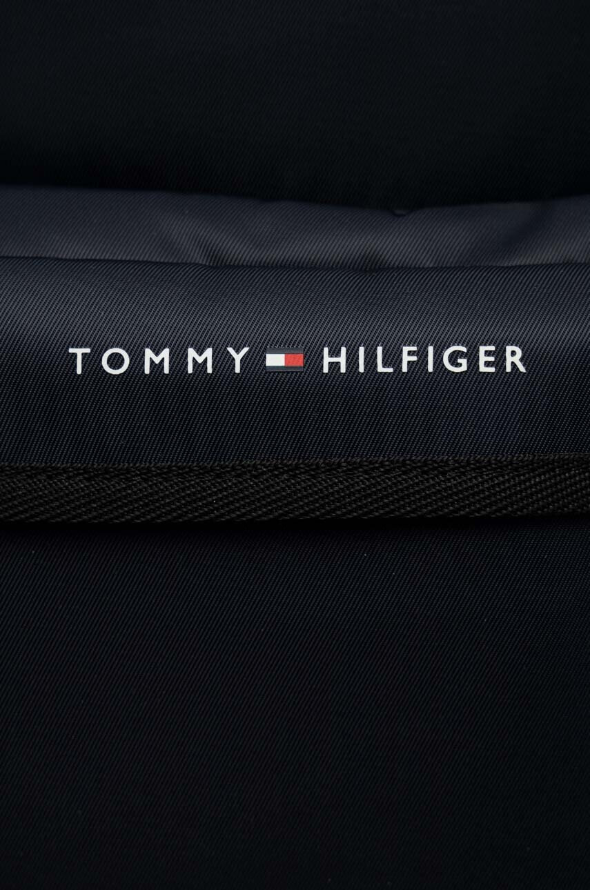 Tommy Hilfiger Раница в тъмносиньо голям размер с принт - Pepit.bg