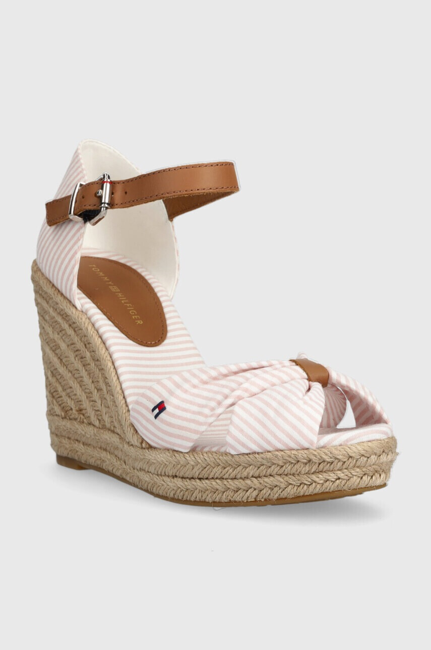 Tommy Hilfiger Сандали BASIC SEERSUCKER HIGH WEDGE в розово със скосена платформа FW0FW07160 - Pepit.bg