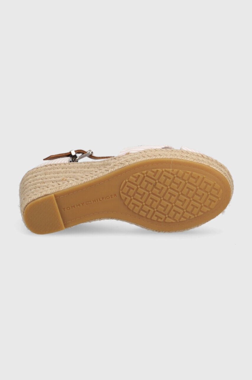 Tommy Hilfiger Сандали BASIC SEERSUCKER HIGH WEDGE в розово със скосена платформа FW0FW07160 - Pepit.bg