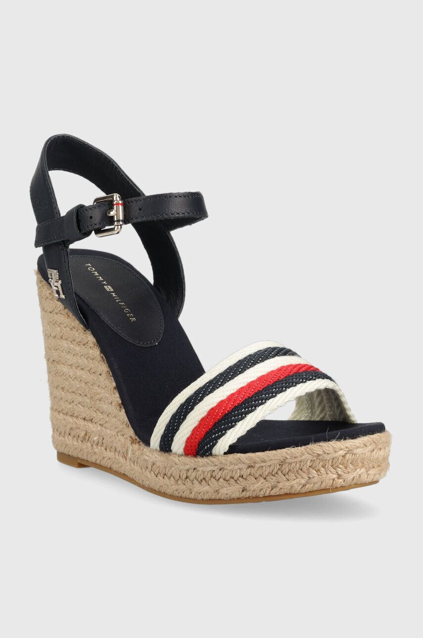 Tommy Hilfiger Сандали CORPORATE WEDGE в тъмносиньо със скосена платформа FW0FW07086 - Pepit.bg