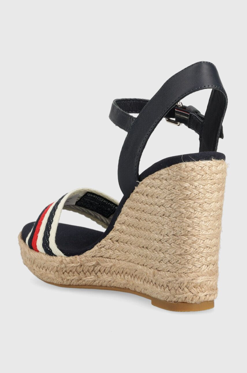 Tommy Hilfiger Сандали CORPORATE WEDGE в тъмносиньо със скосена платформа FW0FW07086 - Pepit.bg