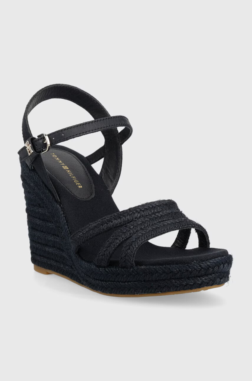 Tommy Hilfiger Сандали ESSENTIAL BASIC WEDGE SANDAL в тъмносиньо със скосена платформа FW0FW07220 - Pepit.bg