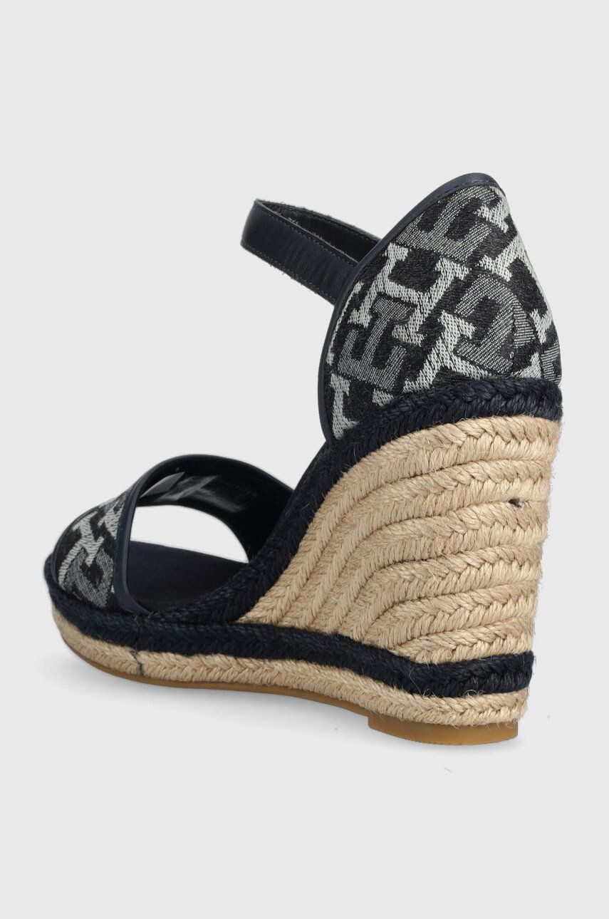 Tommy Hilfiger Сандали FW0FW06935 TH MONOGRAM DENIM WEDGE в тъмносиньо със скосена платформа - Pepit.bg