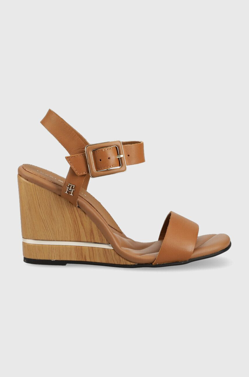 Tommy Hilfiger Сандали HARDWARE WEDGE SANDAL в кафяво със скосена платформа FW0FW07074 - Pepit.bg