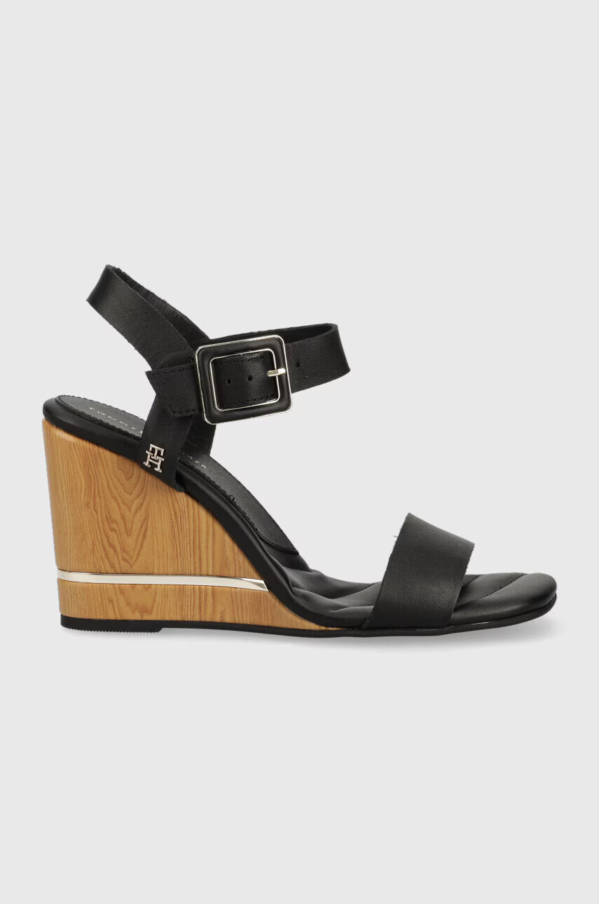 Tommy Hilfiger Сандали HARDWARE WEDGE SANDAL в черно със скосена платформа FW0FW07074 - Pepit.bg