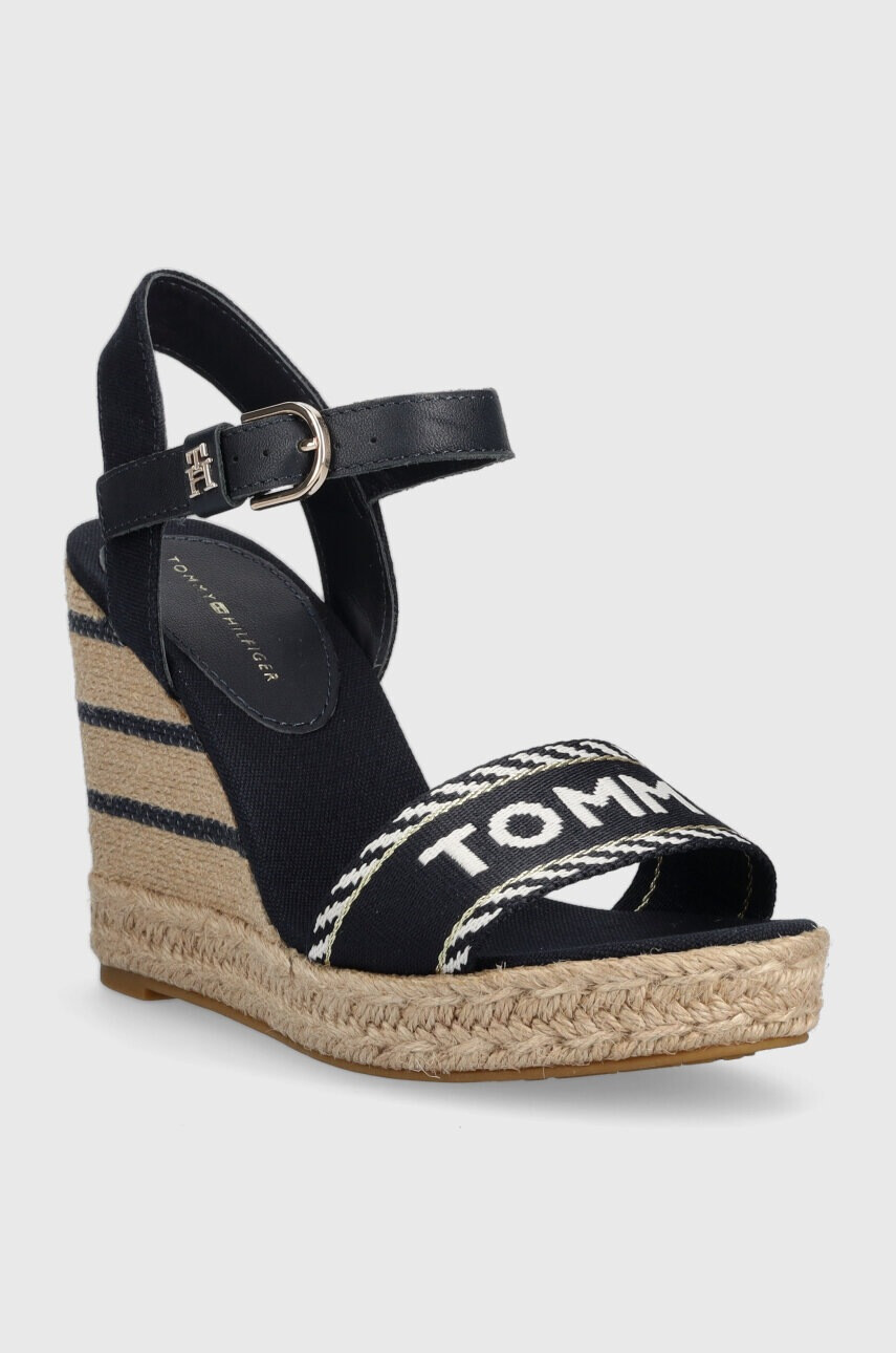 Tommy Hilfiger Сандали SEASONAL WEBBING WEDGE в тъмносиньо с платформа FW0FW07088 - Pepit.bg