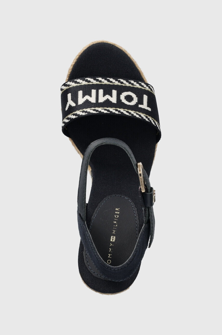 Tommy Hilfiger Сандали SEASONAL WEBBING WEDGE в тъмносиньо с платформа FW0FW07088 - Pepit.bg