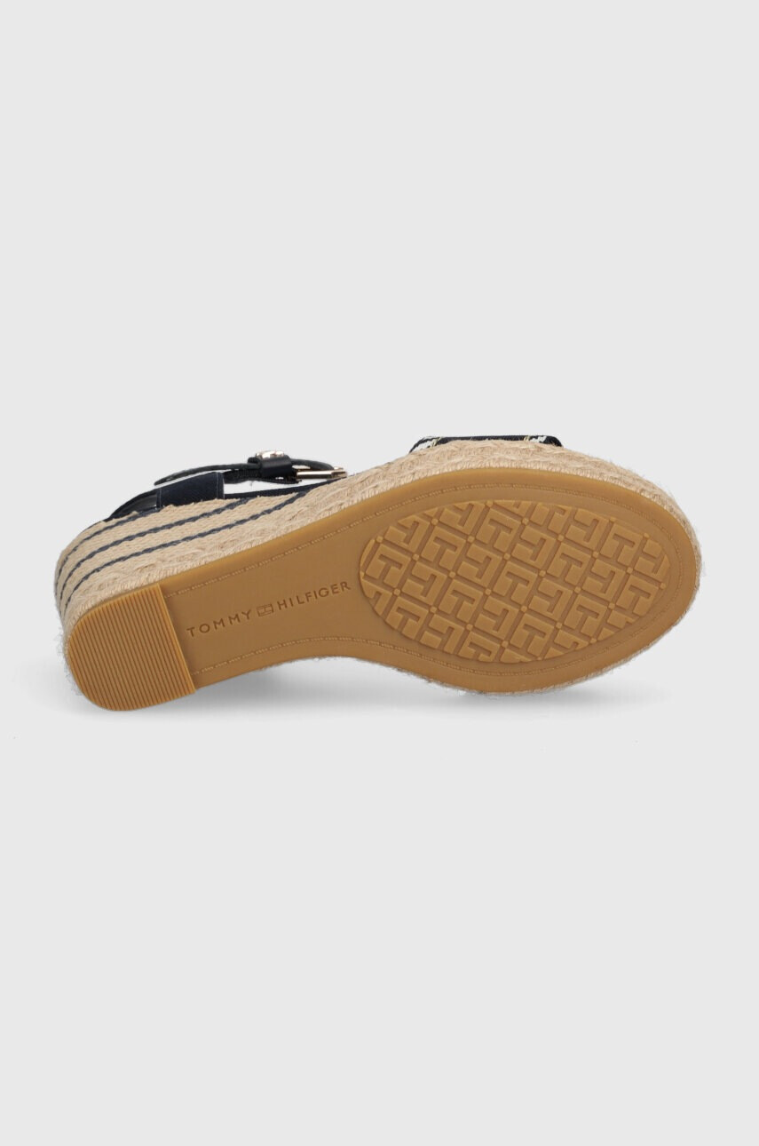 Tommy Hilfiger Сандали SEASONAL WEBBING WEDGE в тъмносиньо с платформа FW0FW07088 - Pepit.bg