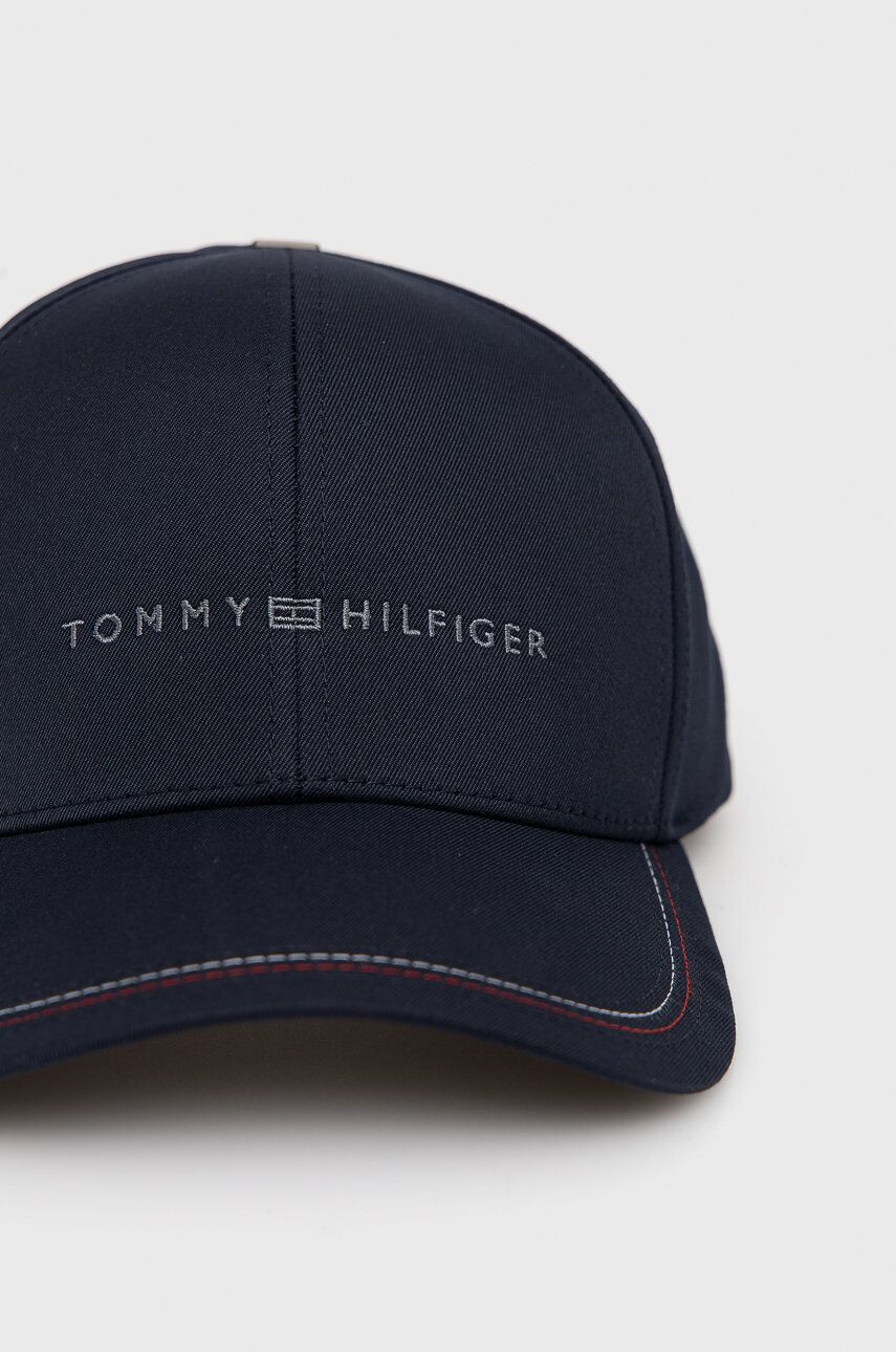 Tommy Hilfiger Шапка с козирка в тъмносиньо с десен - Pepit.bg