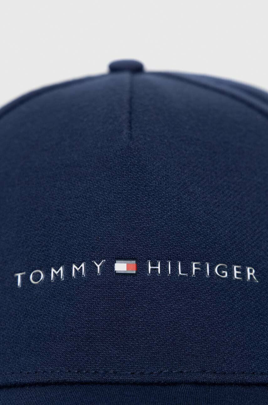 Tommy Hilfiger Шапка с козирка в тъмносиньо с апликация - Pepit.bg