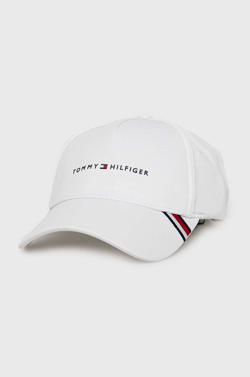 Tommy Hilfiger Шапка с козирка в бяло с апликация - Pepit.bg