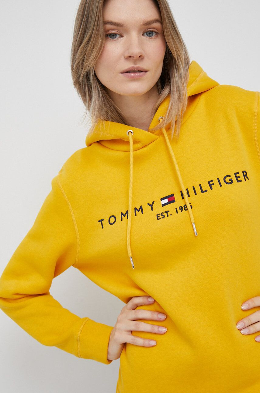 Tommy Hilfiger Суичър в жълто с качулка с апликация - Pepit.bg