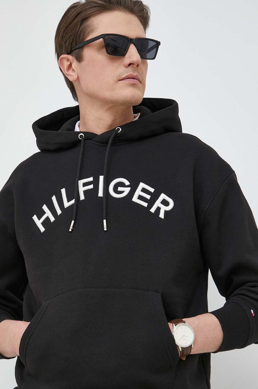 Tommy Hilfiger Суичър в черно с качулка с апликация - Pepit.bg