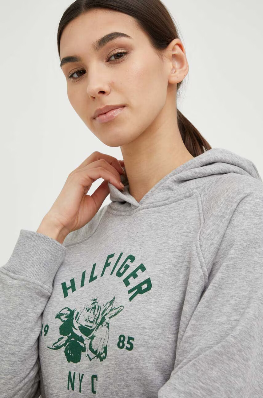 Tommy Hilfiger Суичър в сиво с качулка с принт - Pepit.bg