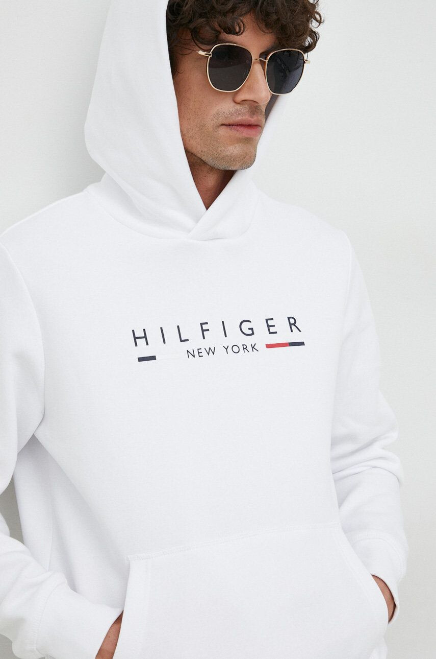 Tommy Hilfiger Суичър в бяло с качулка с принт - Pepit.bg