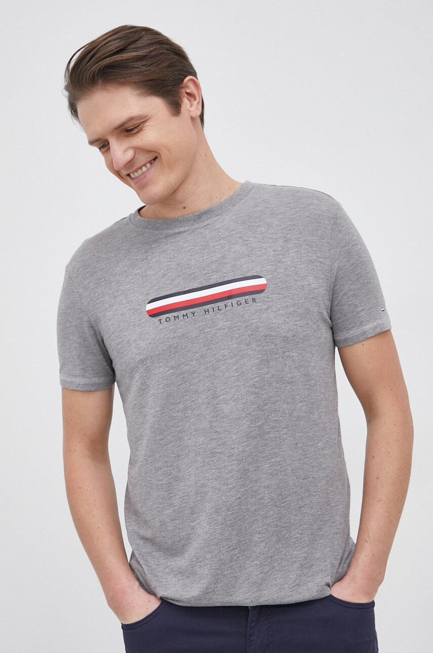 Tommy Hilfiger Тениска в зелено с изчистен дизайн - Pepit.bg