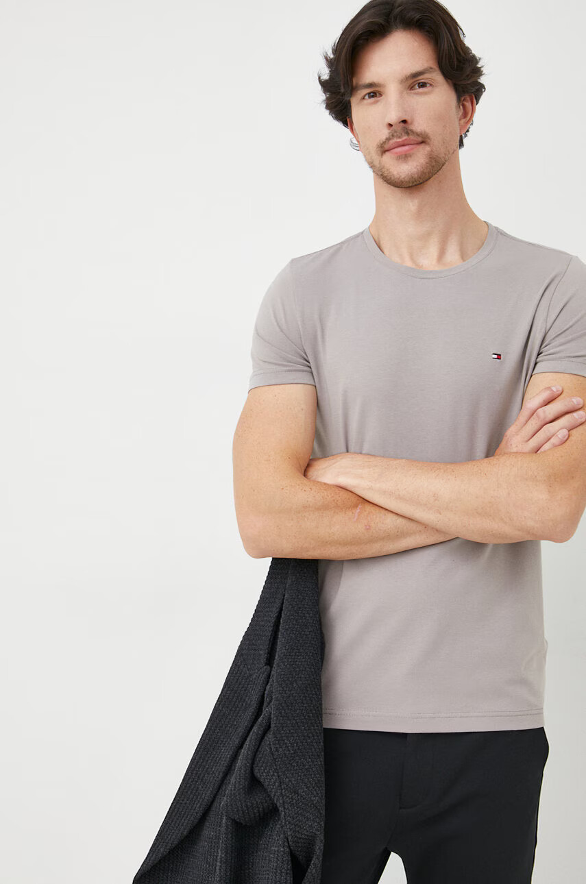 Tommy Hilfiger Тениска в сиво с изчистен дизайн - Pepit.bg