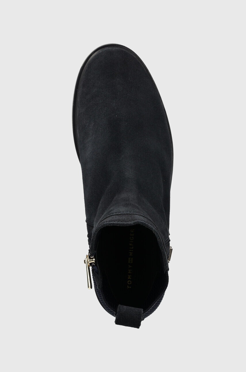 Tommy Hilfiger Велурени боти челси Th Essentials Flat Boot в тъмносиньо с равна подметка - Pepit.bg