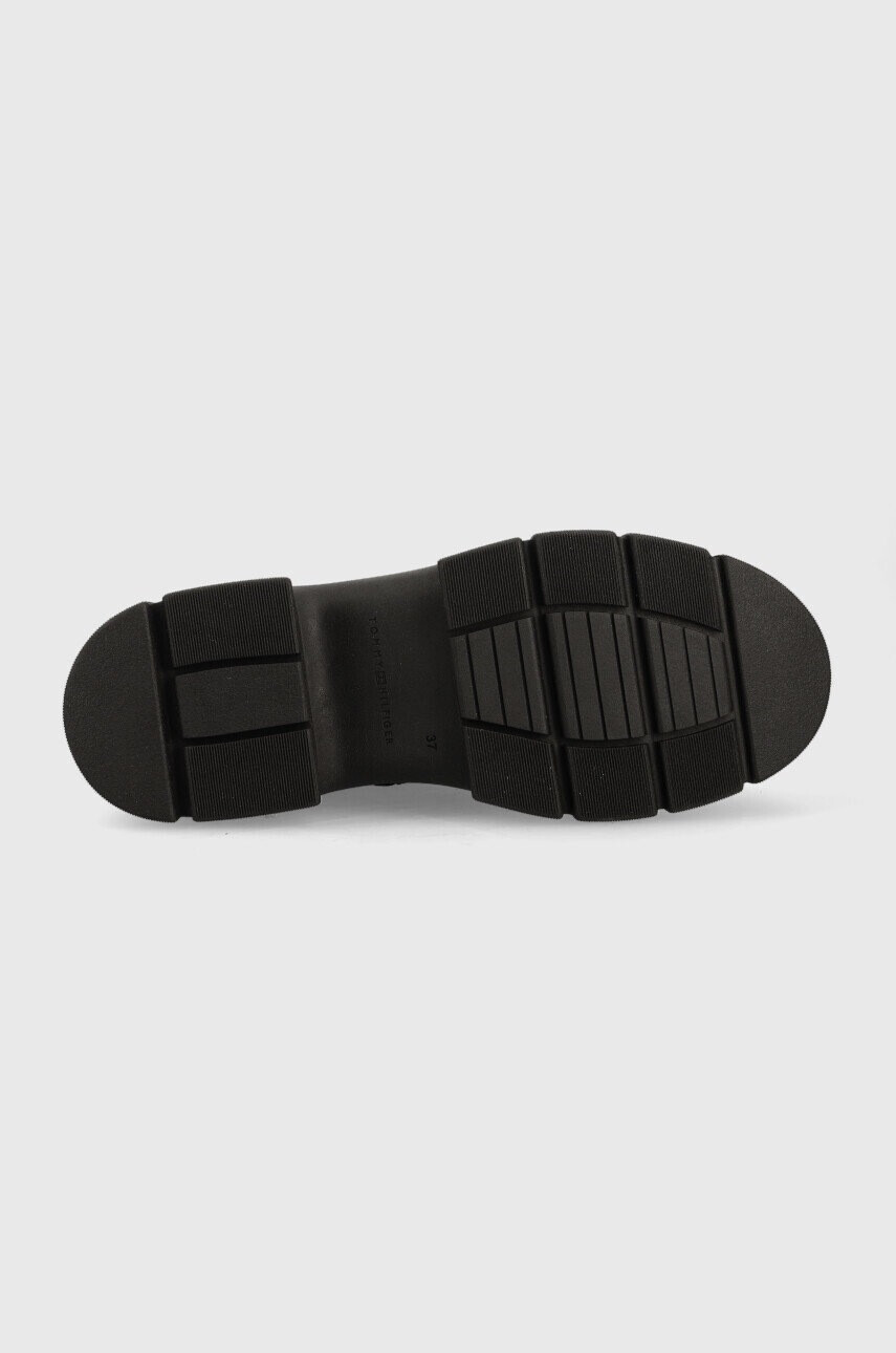 Tommy Hilfiger Велурени боти Warm Lining Suede Low Boot в черно с платформа с лека изолация - Pepit.bg