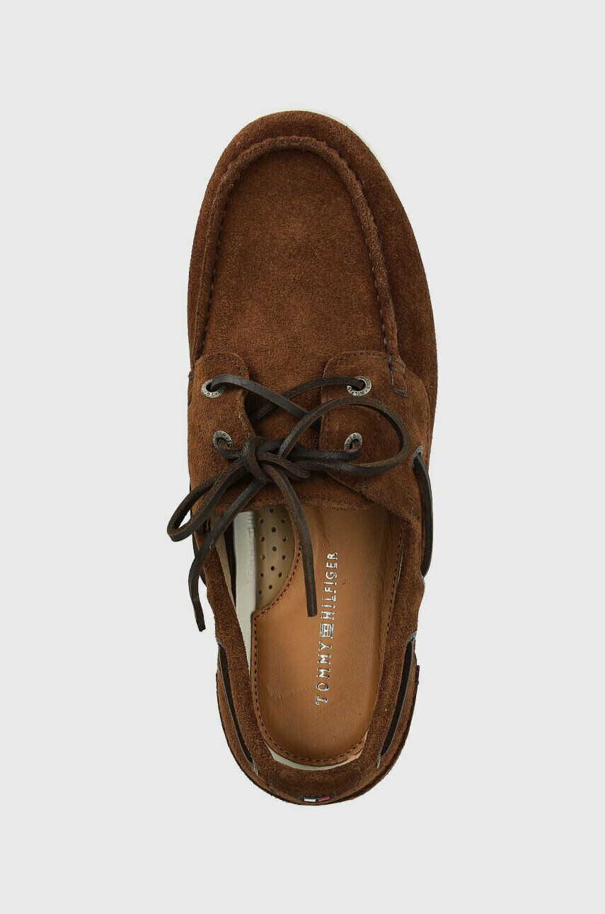 Tommy Hilfiger Велурени мокасини TH BOAT SHOE CORE SUEDE в кафяво FM0FM04505 - Pepit.bg