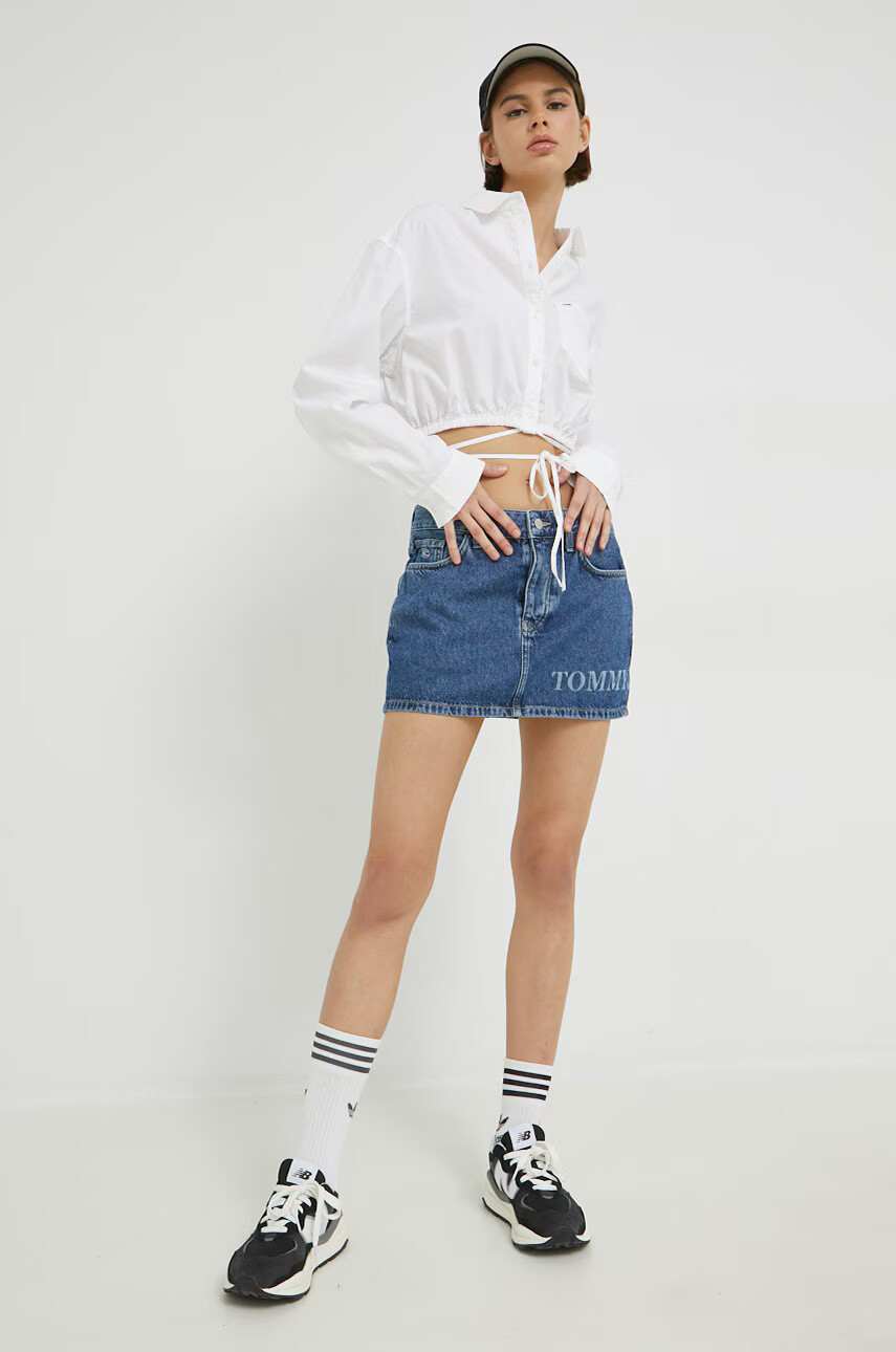Tommy Jeans Дънкова Пола в тъмносиньо къс модел със стандартна кройка - Pepit.bg