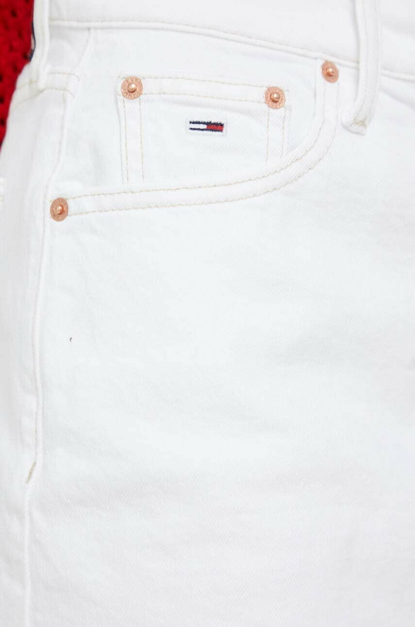 Tommy Jeans Дънкова пола в бяло къс модел със стандартна кройка - Pepit.bg