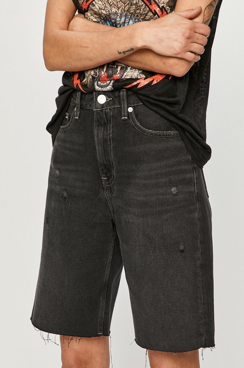 Tommy Jeans Къс панталон дамски в черно - Pepit.bg