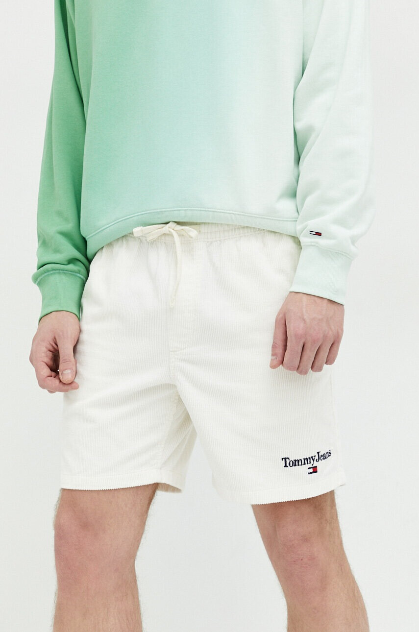 Tommy Jeans Джинсов къс панталон в бяло - Pepit.bg