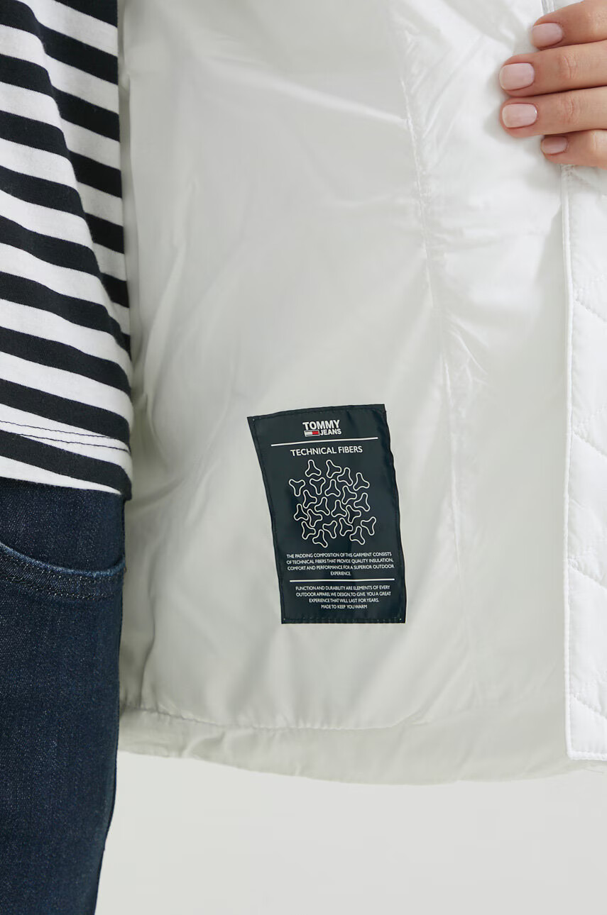 Tommy Jeans Елек дамски в бяло със зимна изолация - Pepit.bg