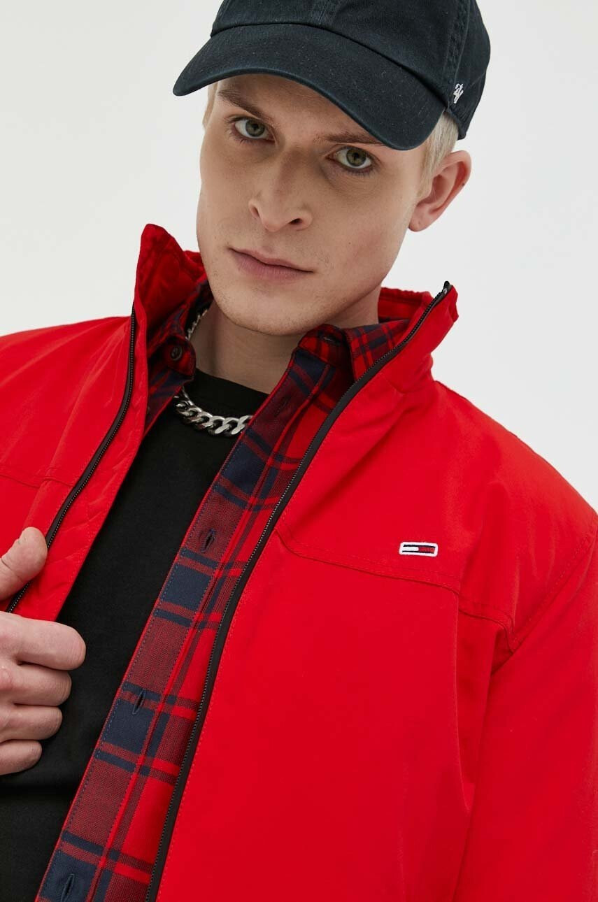 Tommy Jeans Яке в черно с преходна изолация - Pepit.bg