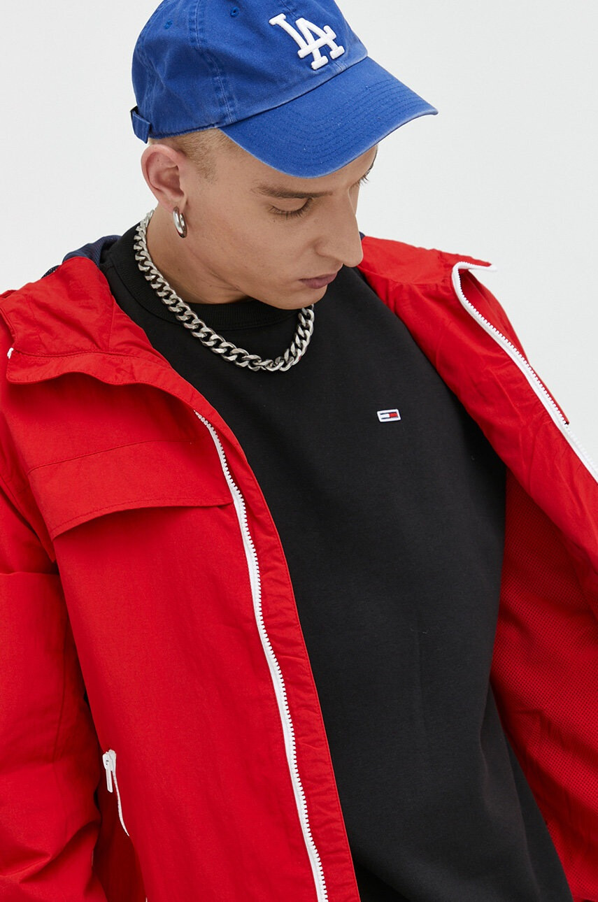 Tommy Jeans Яке в червено с преходна изолация - Pepit.bg