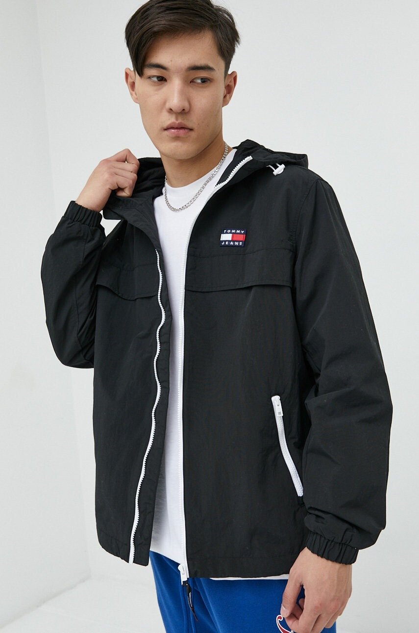 Tommy Jeans Яке в черно с преходна изолация - Pepit.bg