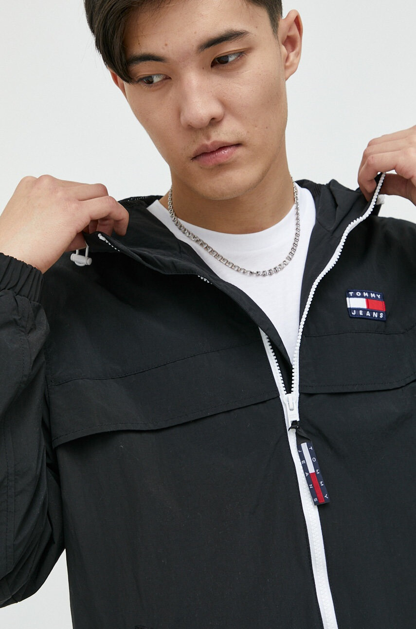 Tommy Jeans Яке в черно с преходна изолация - Pepit.bg