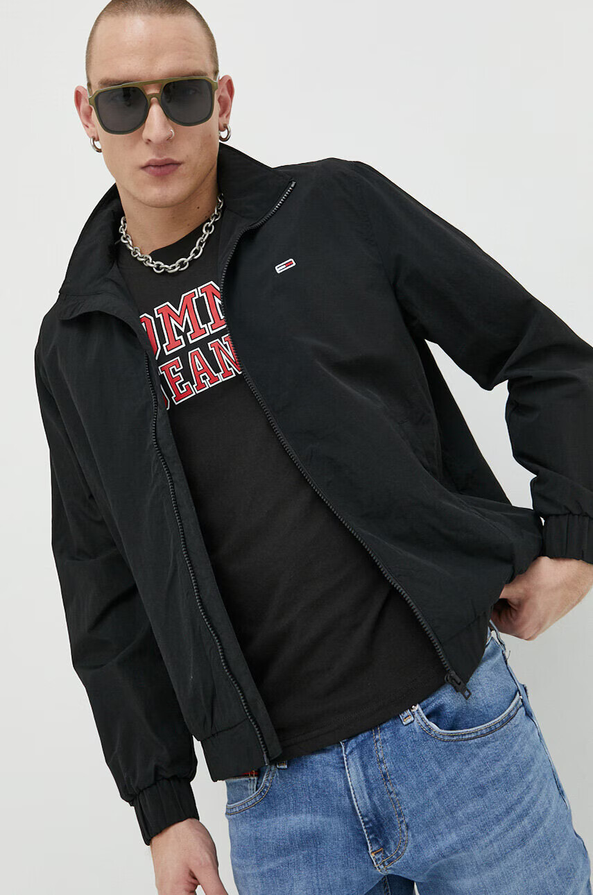 Tommy Jeans Яке в черно с преходна изолация - Pepit.bg