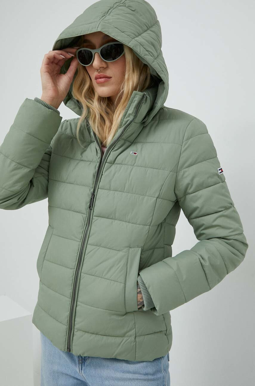 Tommy Jeans Яке в зелено със зимна изолация - Pepit.bg