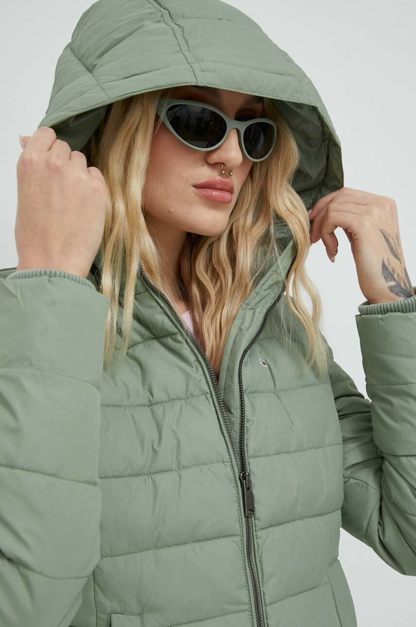 Tommy Jeans Яке в зелено със зимна изолация - Pepit.bg