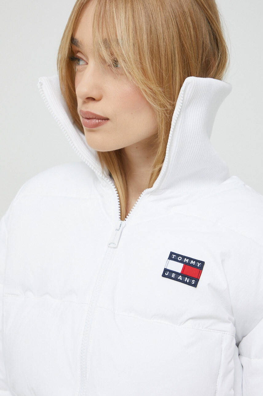 Tommy Jeans Яке в бяло със зимна изолация - Pepit.bg