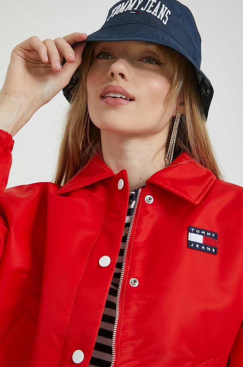 Tommy Jeans Яке в червено с преходна изолация - Pepit.bg