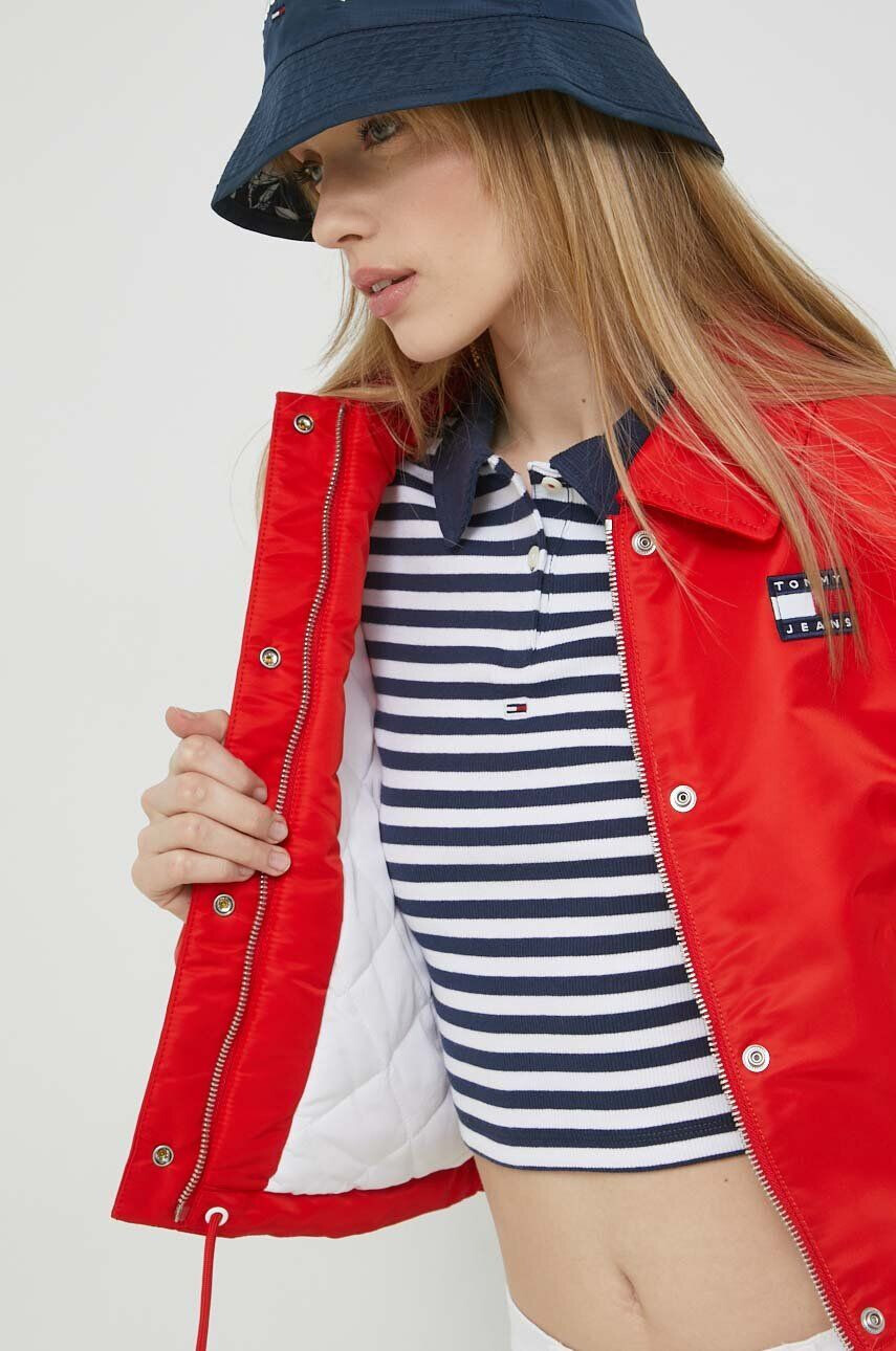 Tommy Jeans Яке в червено с преходна изолация - Pepit.bg